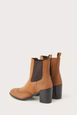 Monsoon Klassische Lederstiefel Im Budapester-Stil Mit Absatz, Braun -Winterschuhe Verkaufs-Shop D27873s3